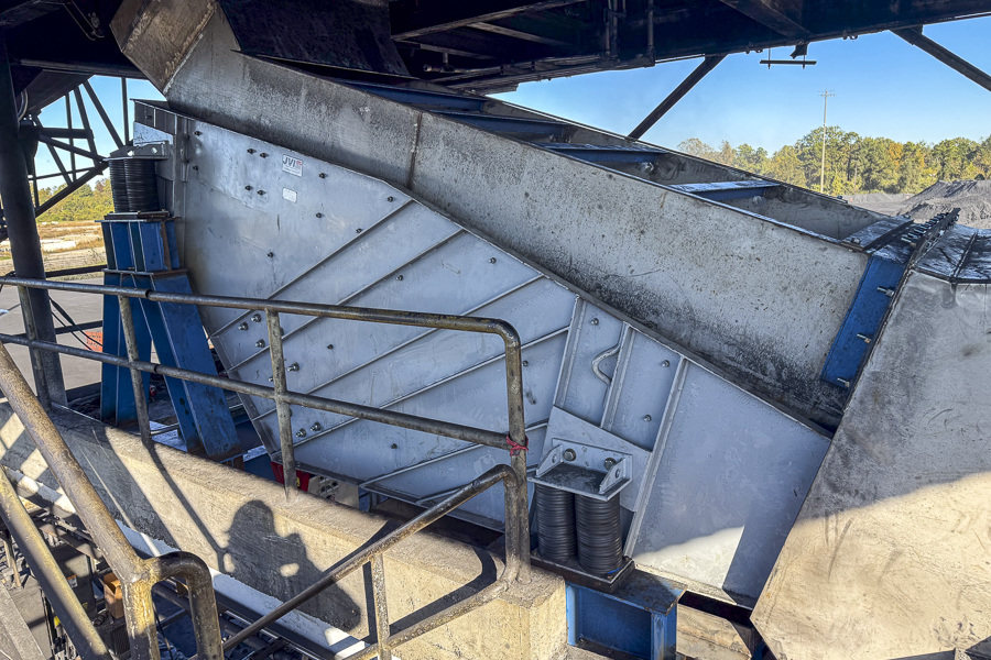 JVI Vibratory Grizzly Screen - Pet Coke-2