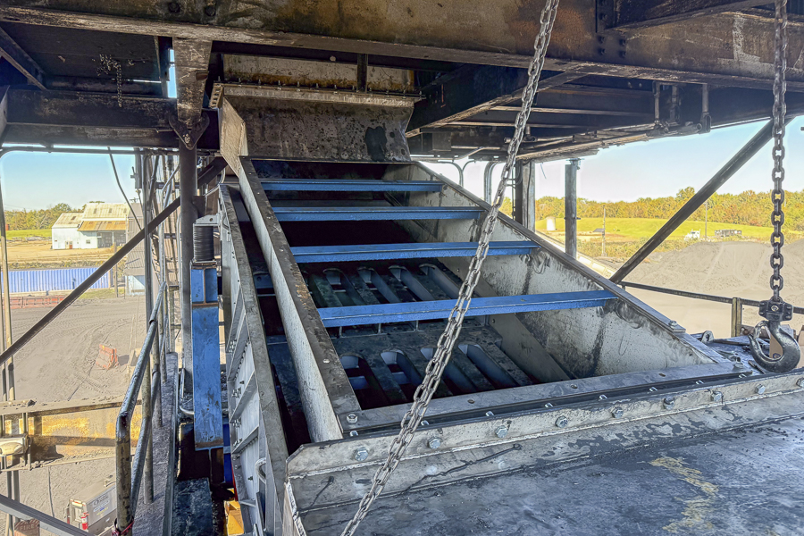 JVI Vibratory Grizzly Screen - Pet Coke